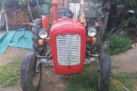 Traktor imt 533