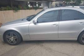Mercedes E220 2005 god.