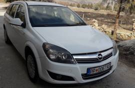 Opel Astra karavan 2011