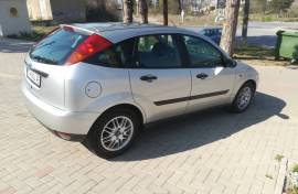 Ford Focus Ghia model 1.7 dizel 2001 godina