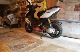 Aprilia SR50 2006 godina