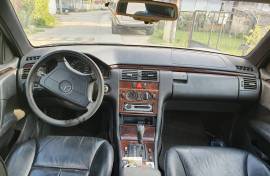 Mercedes E300 1997g. istecena registracija