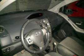 Toyota Yaris 1.3 benzin 90 ks 2008 godina