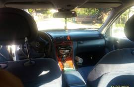 Mercedes-Benz C200 2001 godina