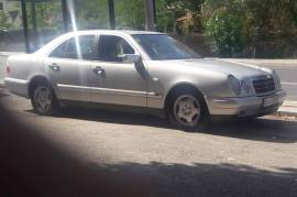 Mercedes E220 70kw 1998 godina
